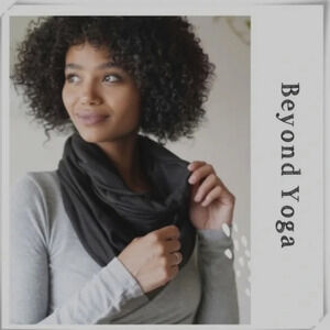 BEYOND Yoga Infinity Hidden Pocket Scarf in Dark Olive Green New with Tags